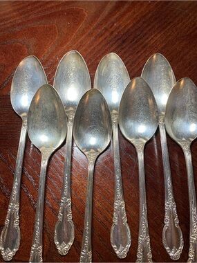 Rogers 1881 Oneida Enchantment pattern Ornate Dinner Spoons - Set of 8